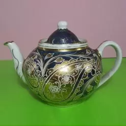 یکعدد قوری نقاشی و آب طلا کاری شده ، قدیمی و آنتیک