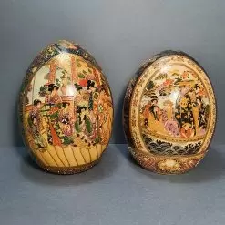 دو عدد تخم دایناسور از جنس چینی مینا کاری شده عینا مطابق تصاویر